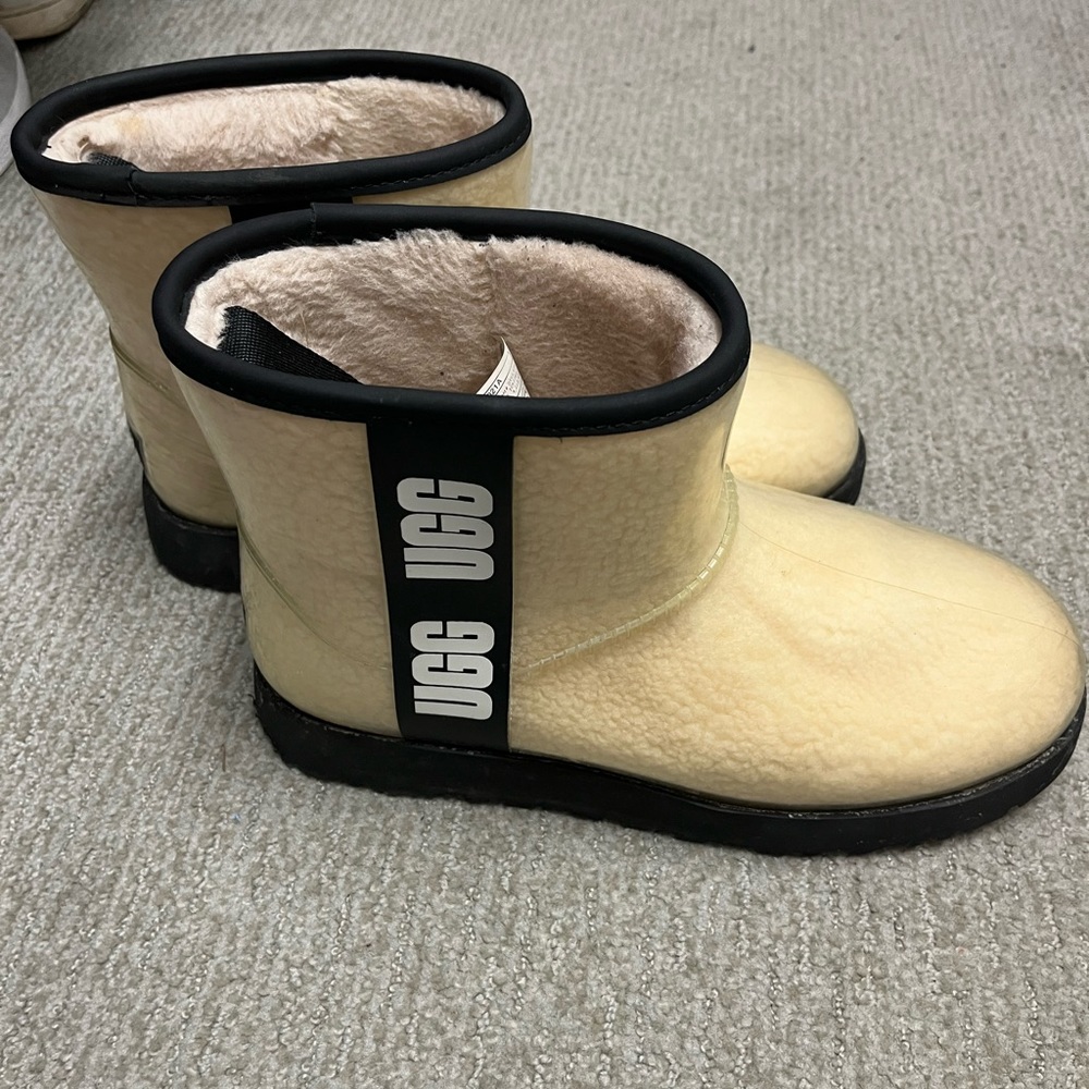 UGG classic clear mini ankle boot